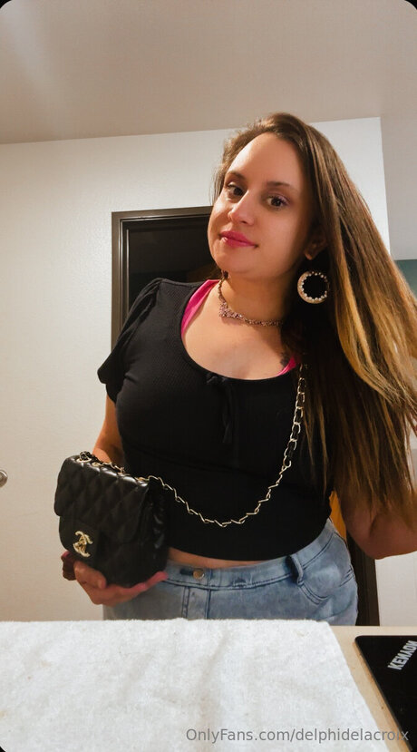 Delphidelacroix star sexy pic