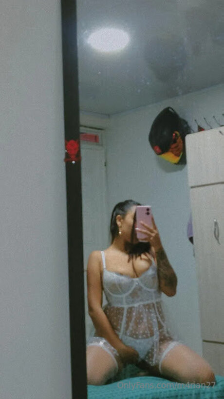 M4rian27 erotic actress galleries