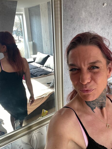 Yvonne Black hot star img