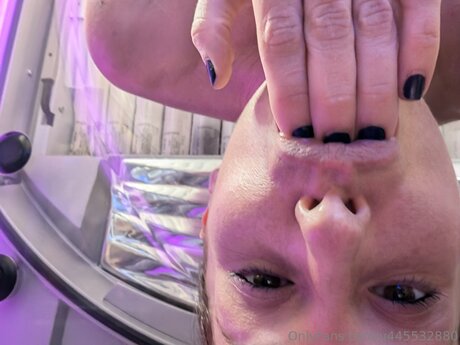 U445532880 model pornographic photos