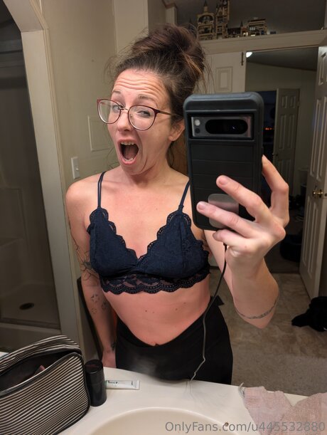 U445532880 perfect actress pic