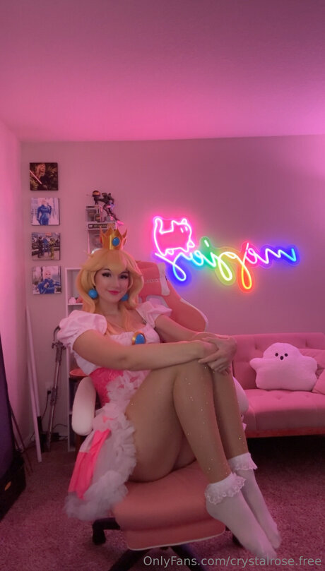 Crystalrose Free profile image