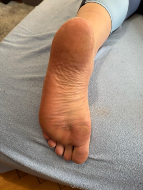 Bigfeetstudio pretty model img