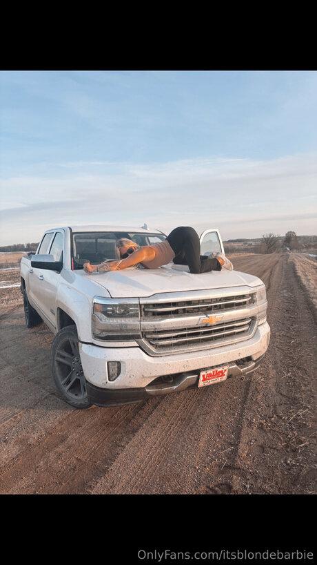 Itsblondebarbie art model image