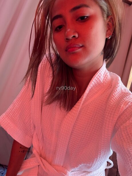 Rv90day model nude pic