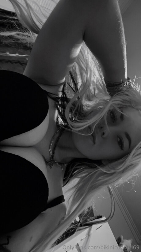 Bikinicowgirl69 hot actress image