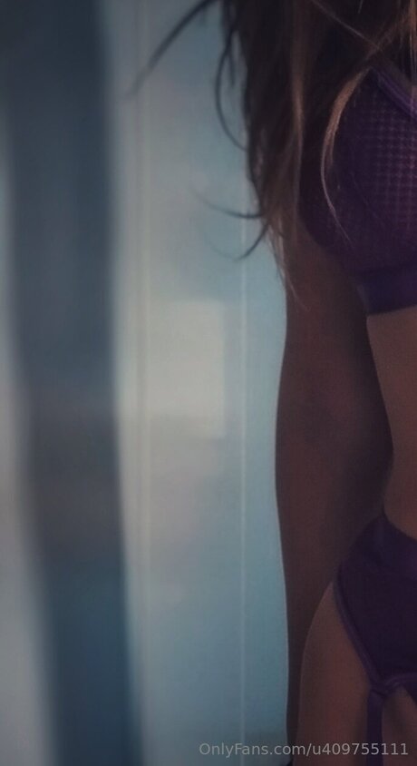 U409755111 hot model pic