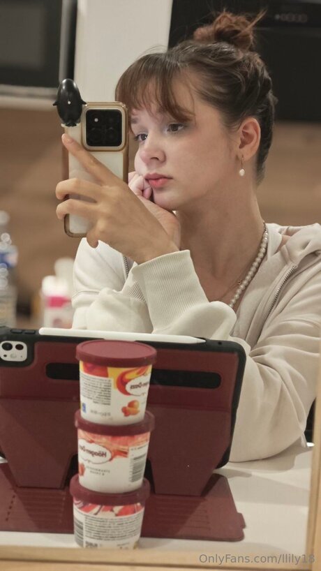 Llily18 profile image