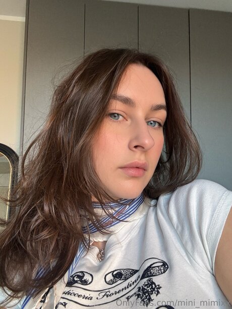 Mini Mimixx sexy actress gallery