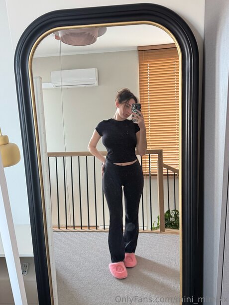 Mini Mimixx nude pornstar images