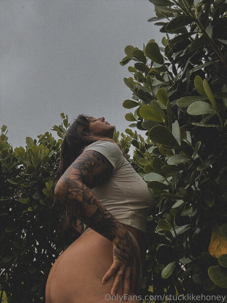 Stucklikehoney model hd gallery