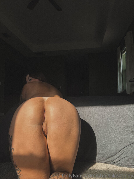 Stucklikehoney naked model galleries