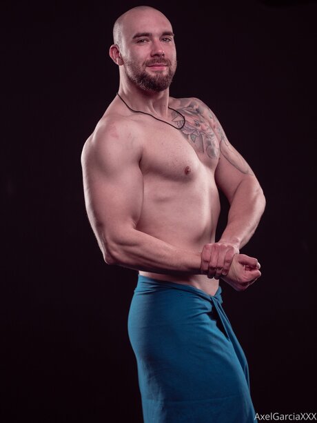 Axelgarciafree naked pornstar img