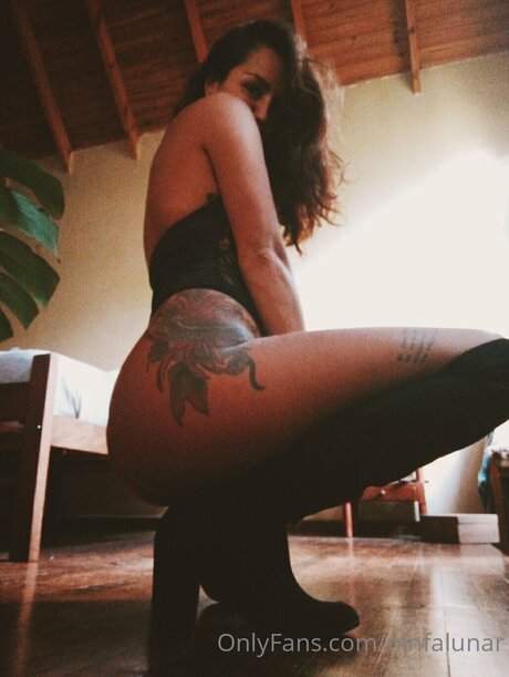 Ninfalunar model porn picture