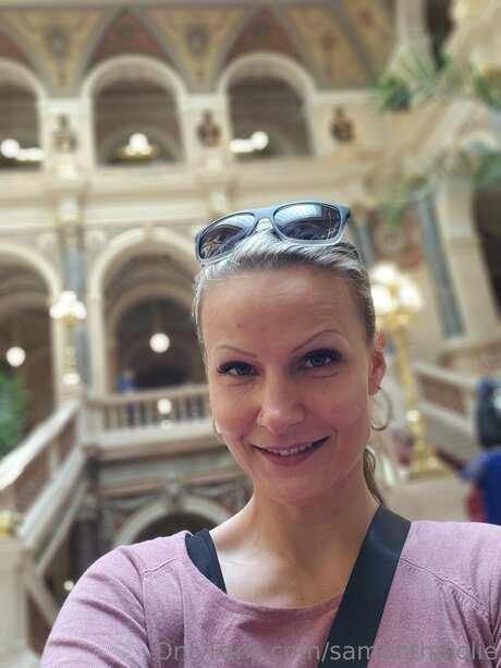 Samanthajolie erotic star pics