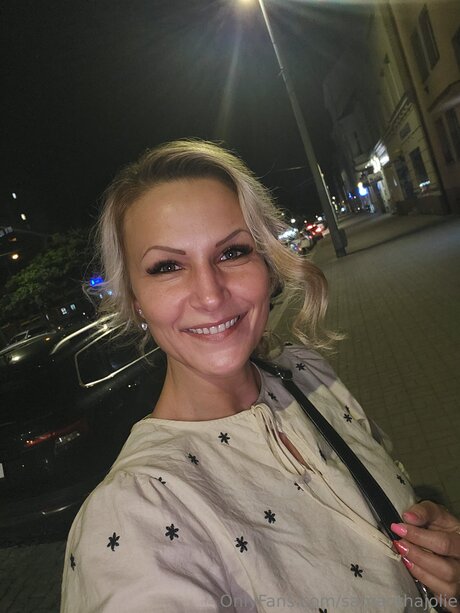 Samanthajolie star porn gallery