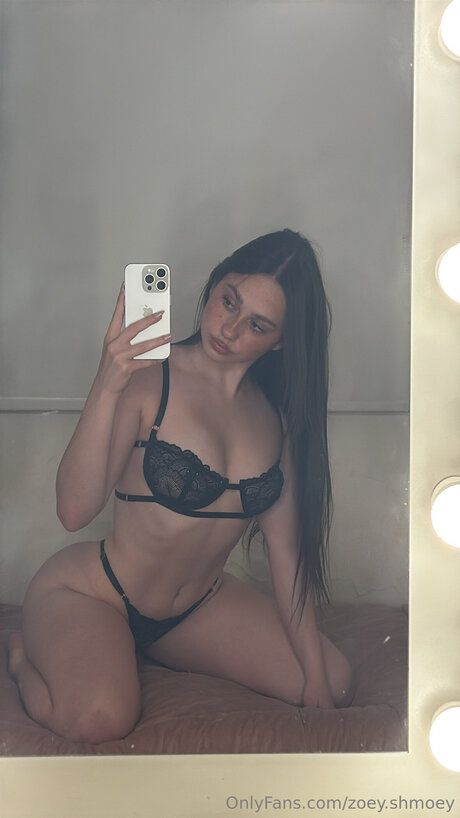 Zoey Shmoey model top images