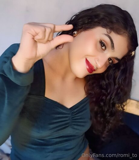 Romi To sexy star picture