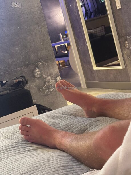 Sneakkysam model perfect img