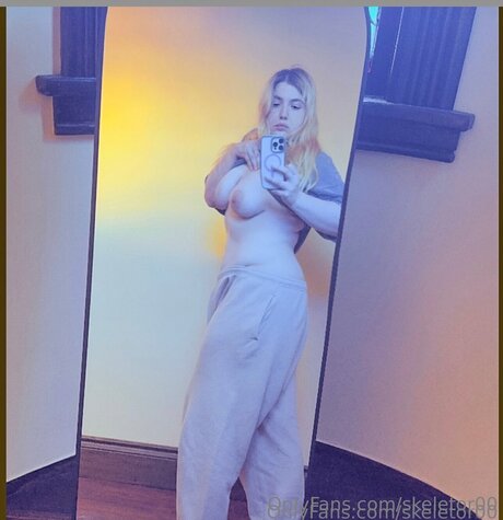 Skeletor00 nude model gallery