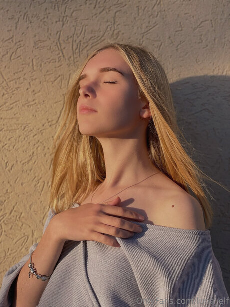 Arya Lune high quality star photo