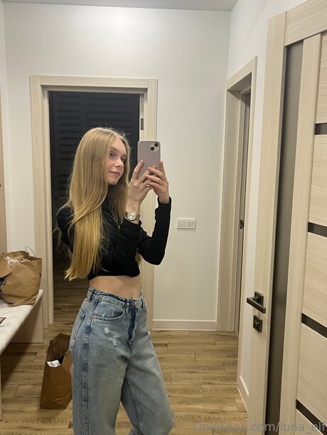 Arya Lune sex pornstar img