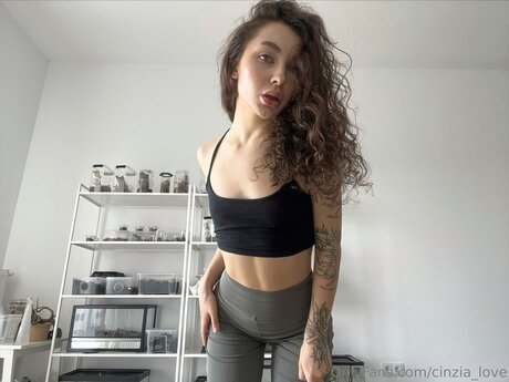 Cinzia Love free pornstar img