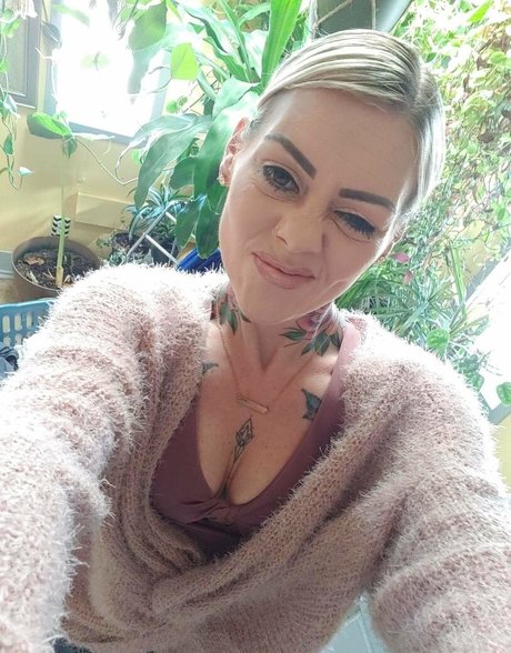 tattooedbarbie86 sex model pic