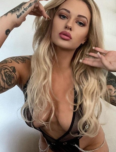 brunette petite onlyfans hot nude pic