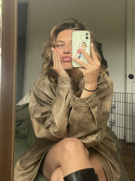 Ella Kernkamp pornographic model archive