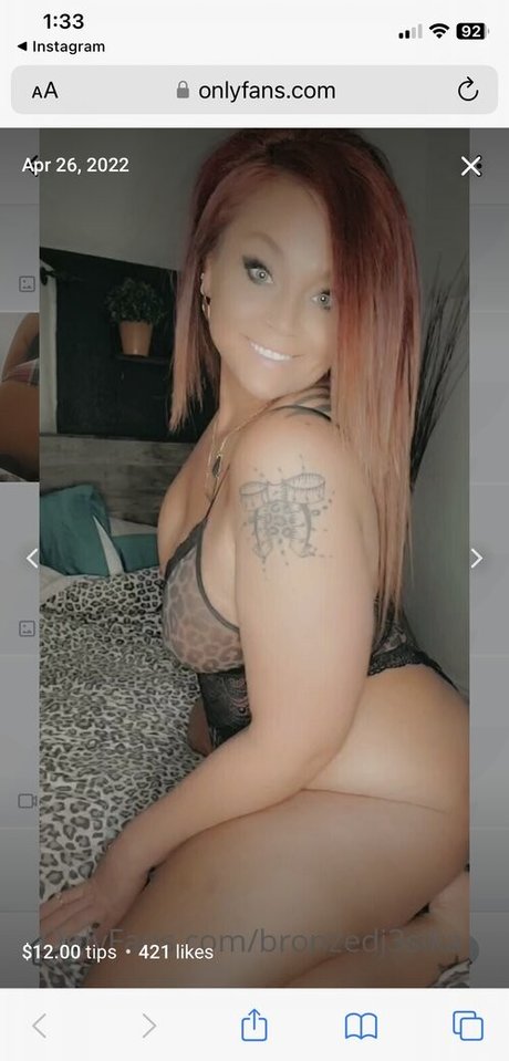 bronzedj3sika star naked galleries
