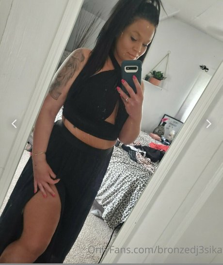 bronzedj3sika sexy model pics