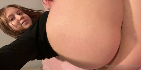 lilahwren naked model gallery