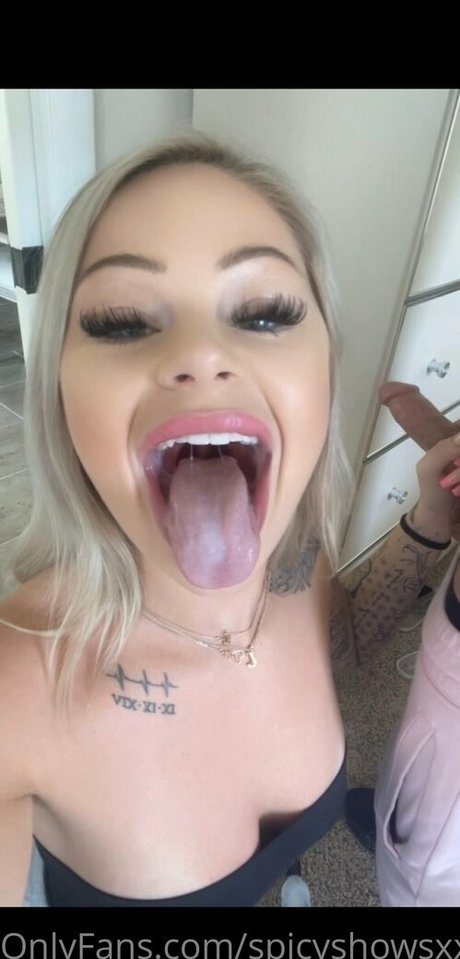 spicyshowsxx nude actress photo