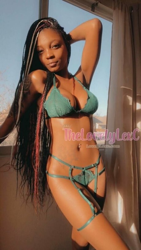 xoadoreherfree actress photo