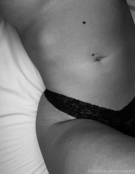 presssme erotic model img