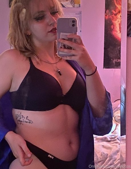 raylucos beautiful model img