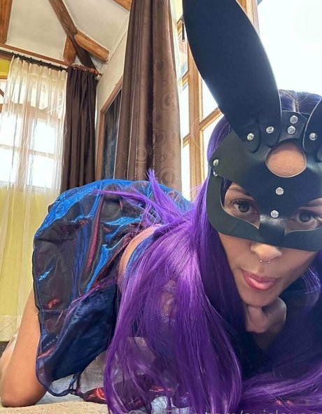 avislovee star sexy pic