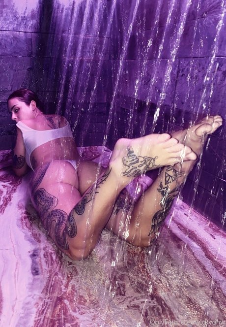 vickyohw free naked actress pic