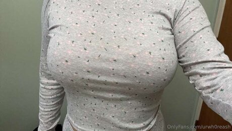Urwh0reash naked actress picture