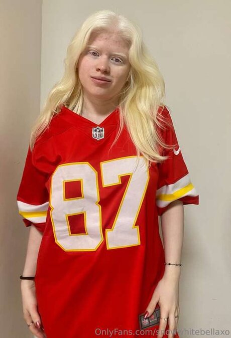 Snowwhitebellaxo model pretty photos