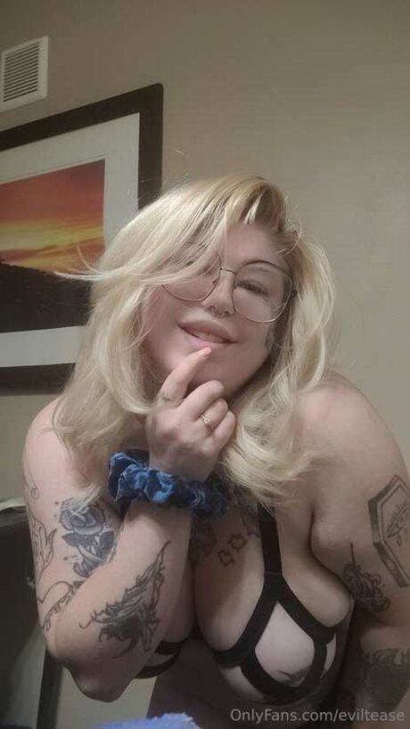 Eviltease sex model gallery