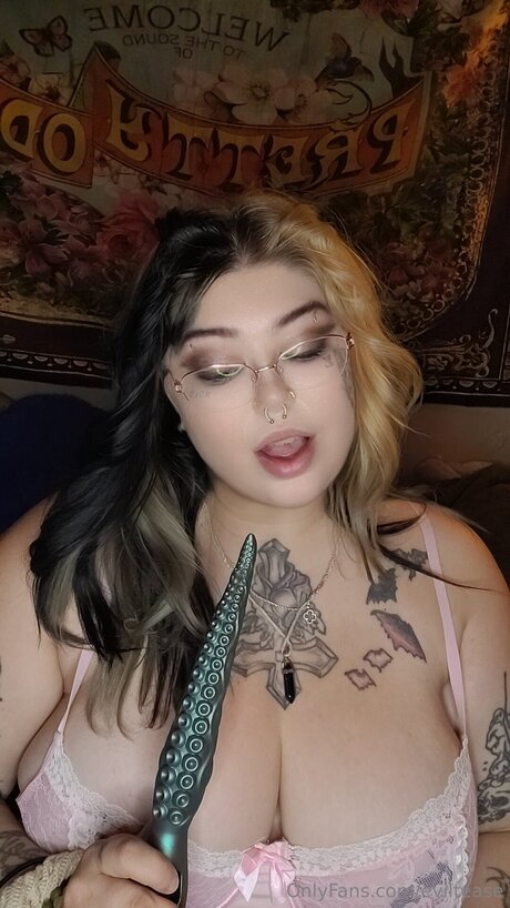 Eviltease star hot galleries