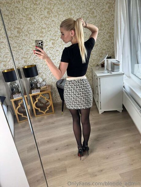 Blonde Admin actress img