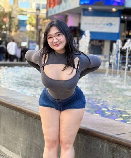 Aroomi Kim pretty star galleries