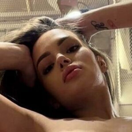 evianwayne beautiful model image