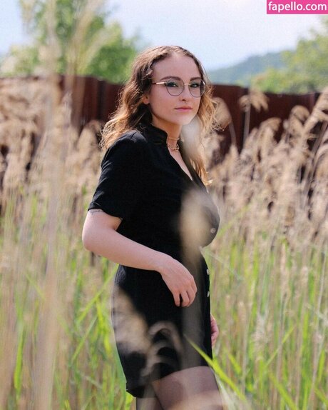 Oryvllmiee model beautiful img