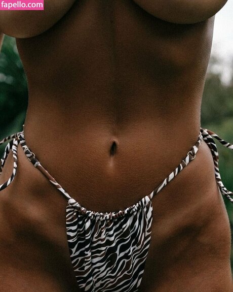 Chloe Campbell star sexy pics