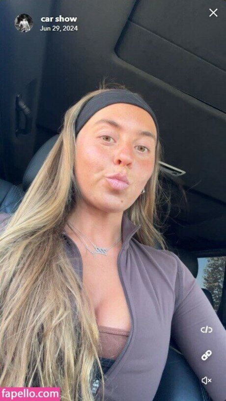 Micaela Buss star sexy images