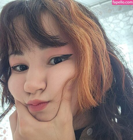 _kkexitt_ pretty model picture